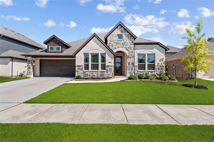 Property Photo:  1005 Superbloom Avenue  TX 76247