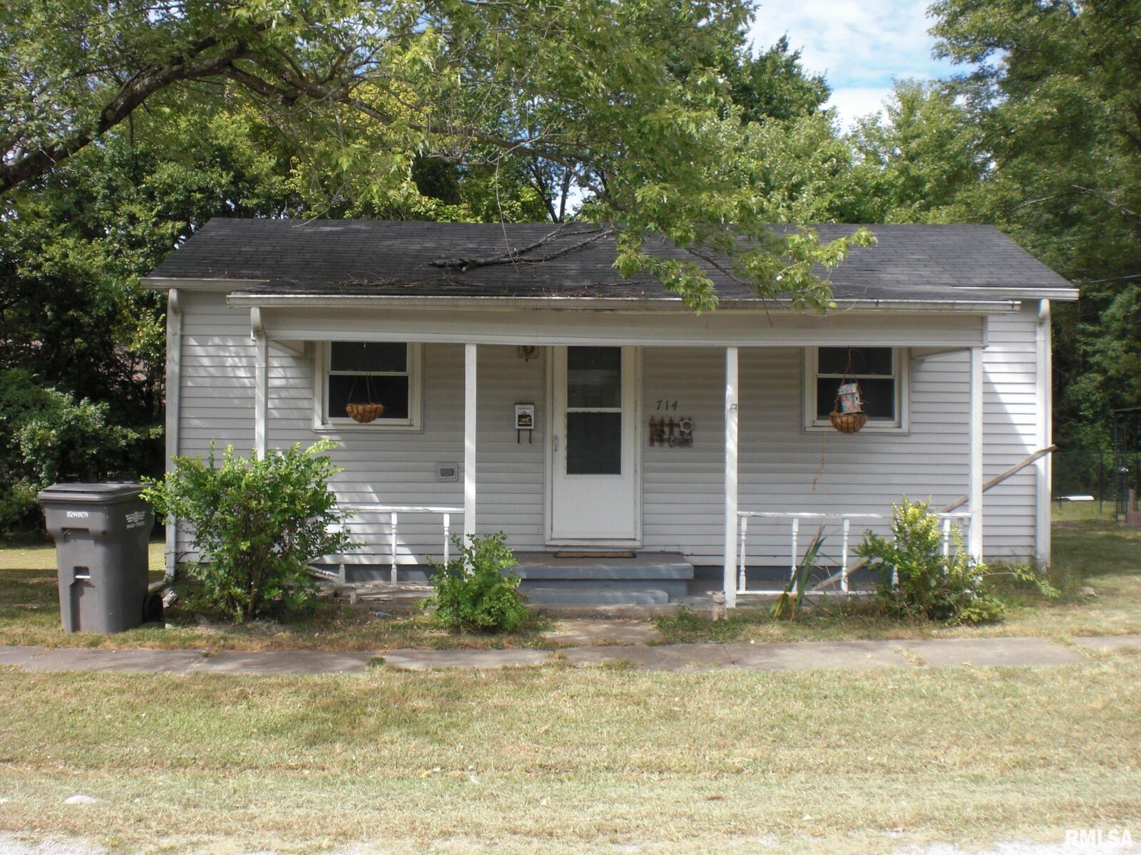 Property Photo: 714 Farris Street IL 62918