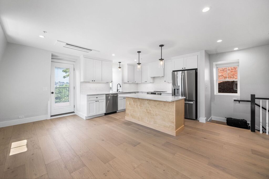 Property Photo:  3 Franklin St 4  MA 02145 