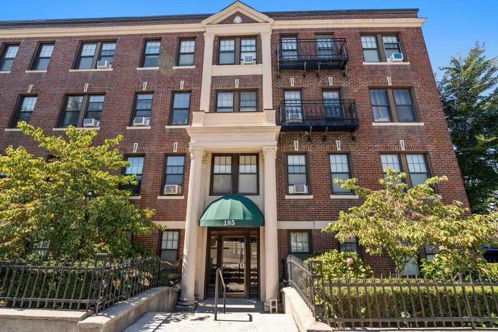 Property Photo:  185 Chestnut Hill Avenue 18  MA 02135 