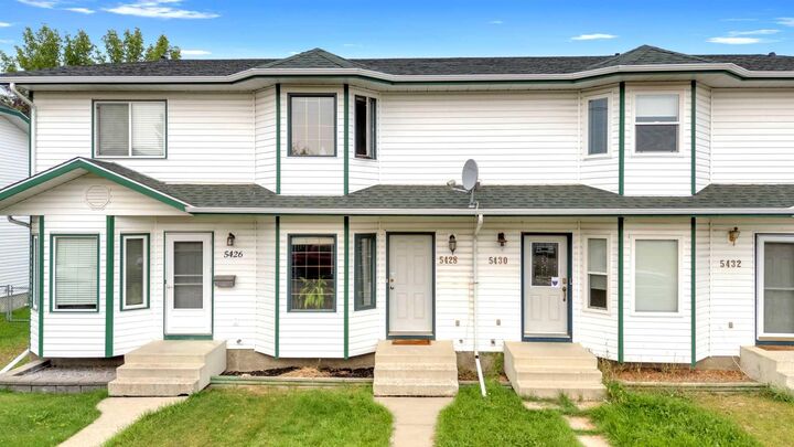 5428 45 Street  Lacombe AB T4L 1H1 photo
