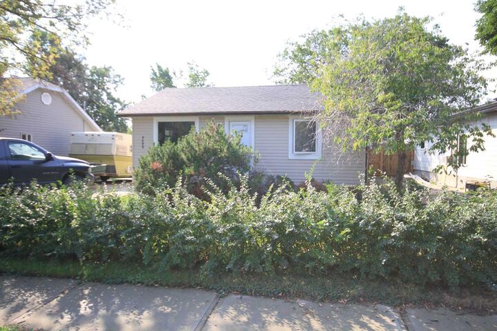 5052 44 Avenue  Taber AB T1G 1S7 photo