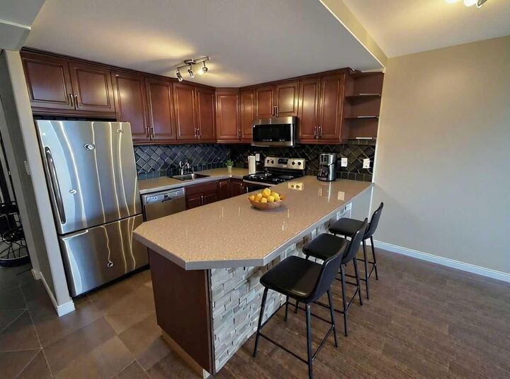 Property Photo: 4902 37 211 AB T4N 6M9