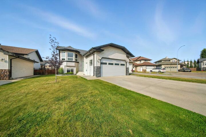 Property Photo:  28 Irving Crescent  AB T4R 3R9 