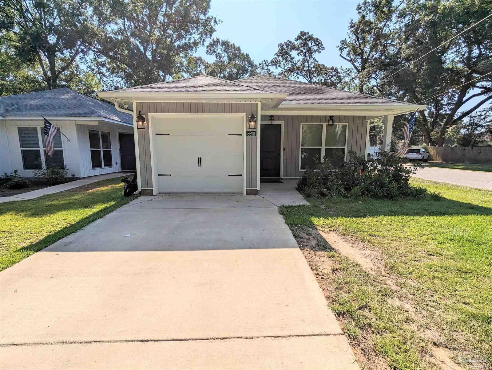 Property Photo: 8698 Doris Ave FL 32534