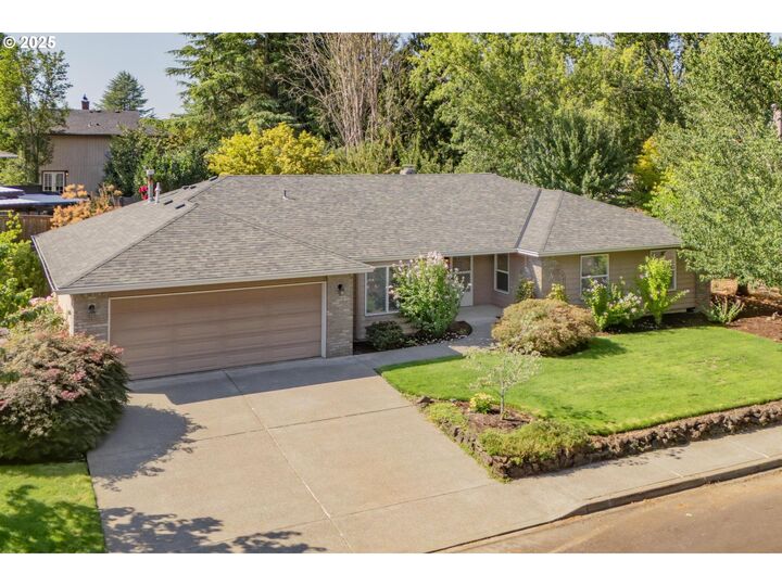 Property Photo: 4057 SE Angela Way OR 97222