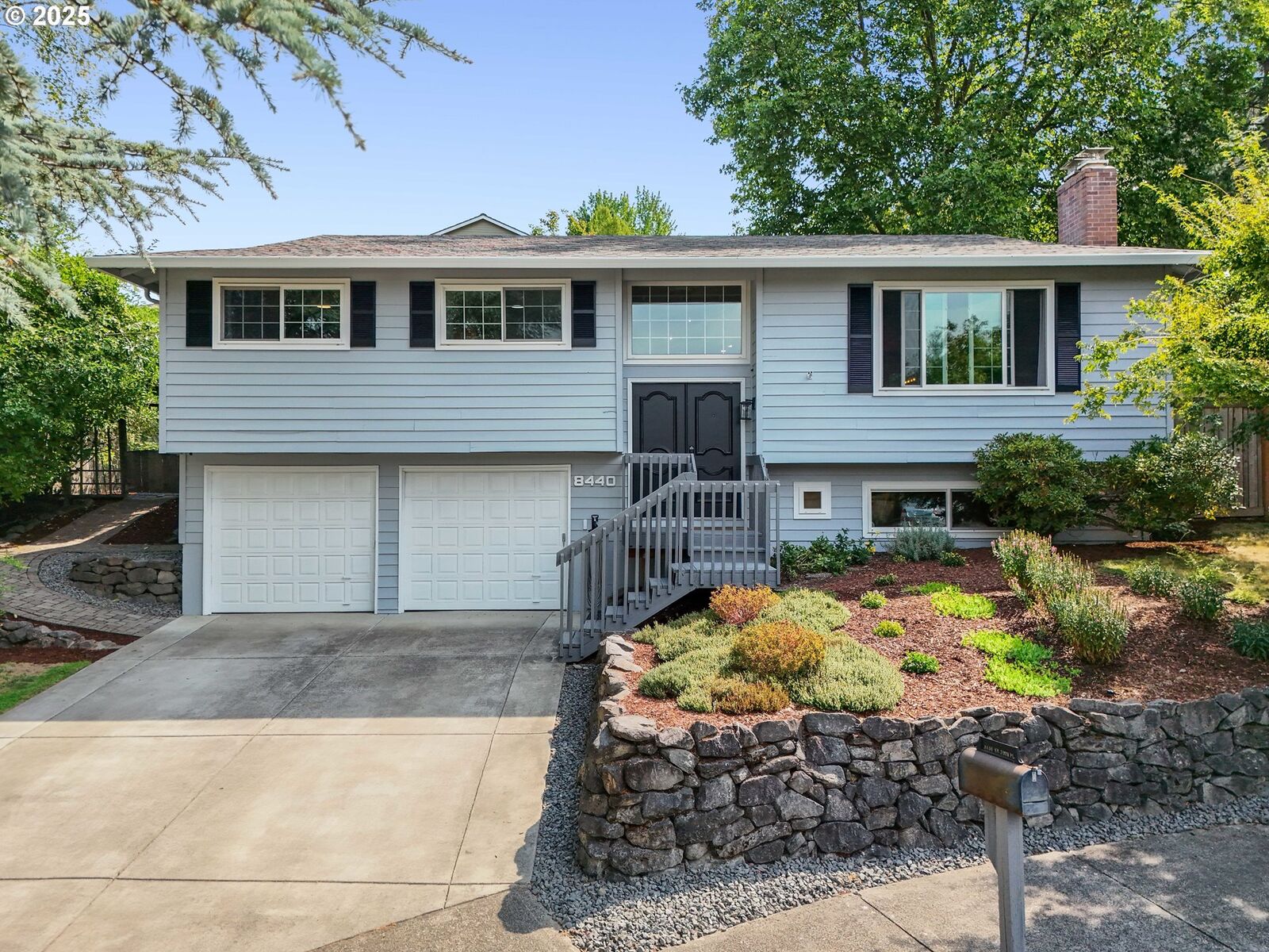 Property Photo: 8440 SW 70th Pl OR 97223