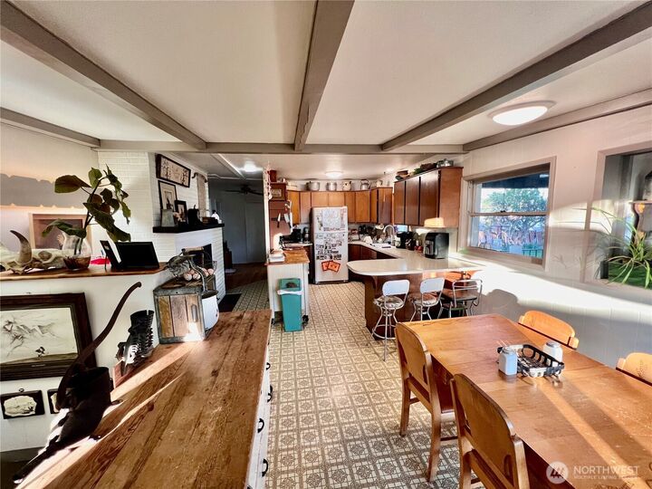 Property Photo:  1006 E Dobson Road  WA 99159 