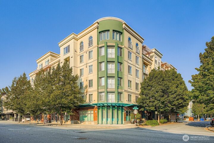 Property Photo: 11004 NE 11th Street 406 WA 98004