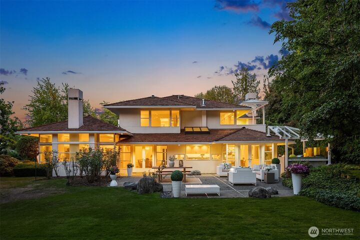 Property Photo: 2609 Evergreen Point Road WA 98039