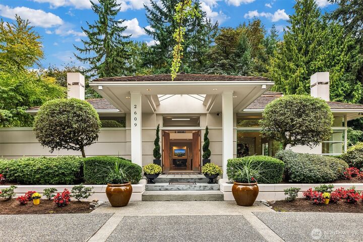 Property Photo:  2609  Evergreen Point Road  WA 98039 