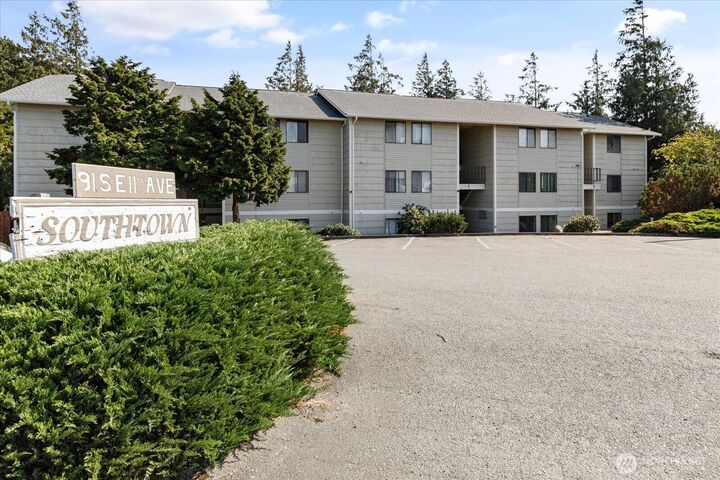 91 SE 11th Avenue 104  Oak Harbor WA 98277 photo