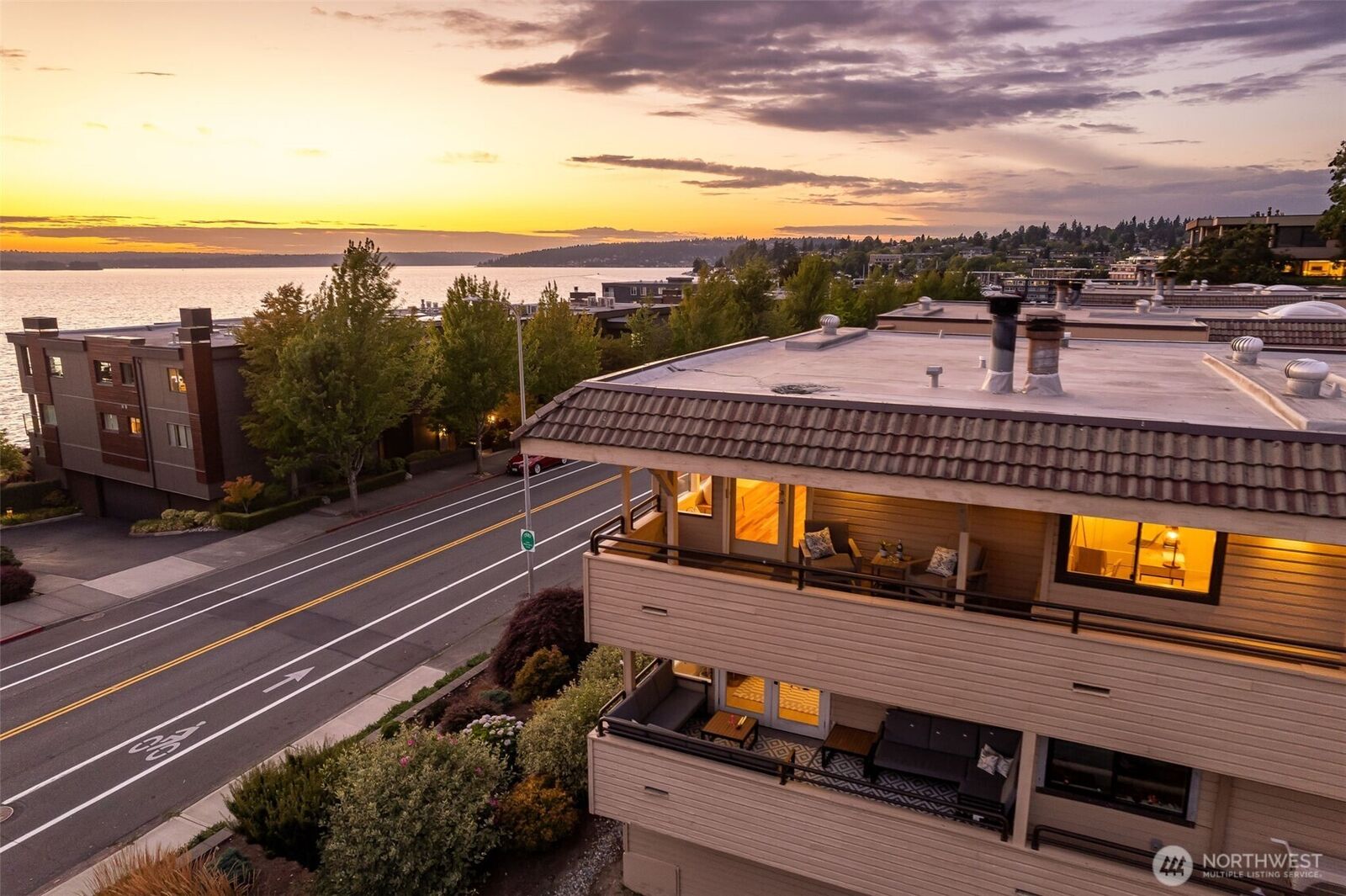 Property Photo: 832 Lake Street S WA 98033