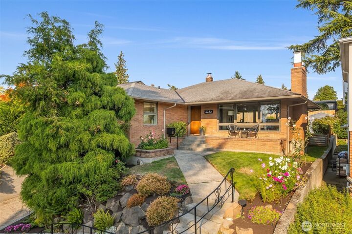 Property Photo: 3232 43rd Avenue W WA 98199