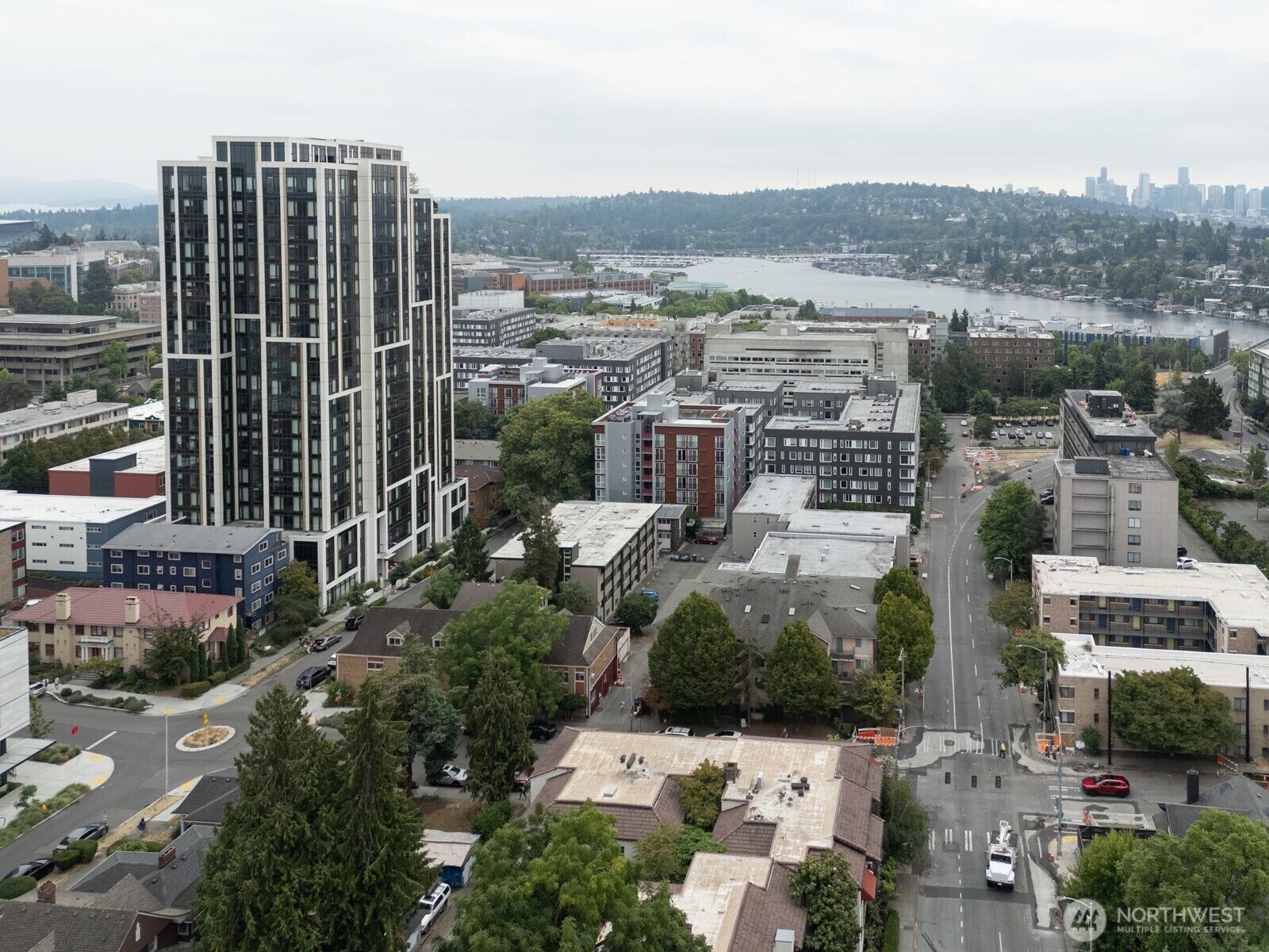 Property Photo:  1106 NE 42nd Street 19  WA 98105 