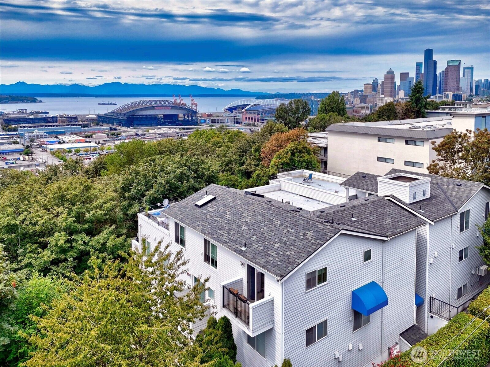 Property Photo: 1729 12th Avenue S 201 WA 98144