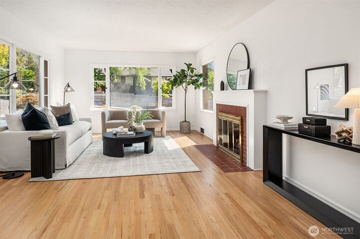 Property Photo:  4311  50th Avenue NE  WA 98105 