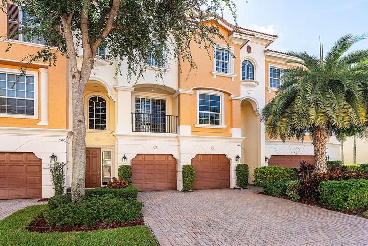 Property Photo:  5580 NE Trieste Way  FL 33487 