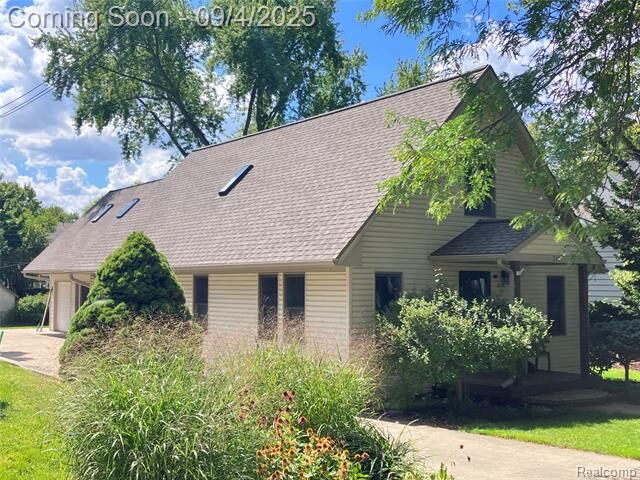 Property Photo:  319 Drace Street  MI 48307