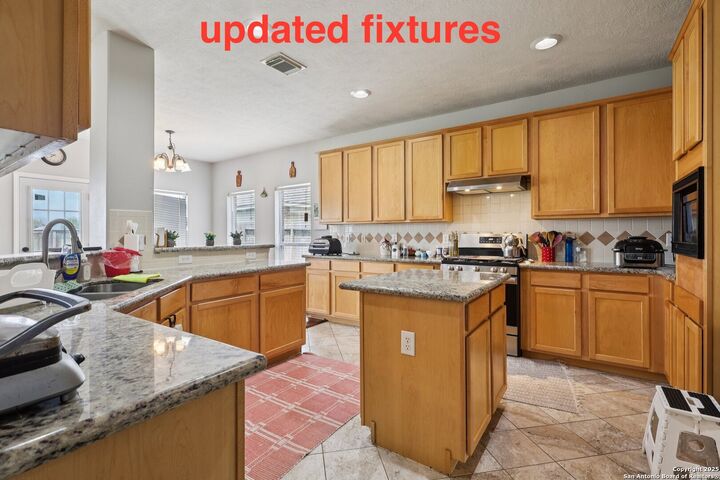 Property Photo: 7426 Rosepath Ln TX 77407