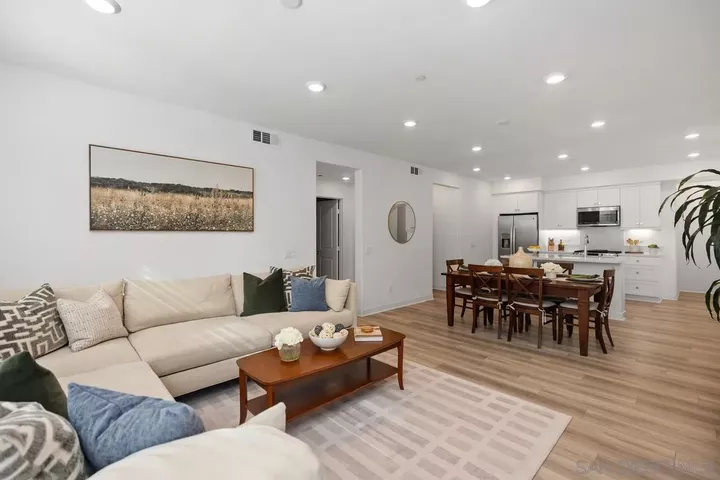 Property Photo: 1400 Lasso Way 203 CA 92694