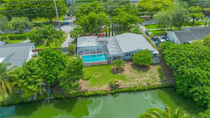 Property Photo: 16900 SW 87th Ave FL 33157