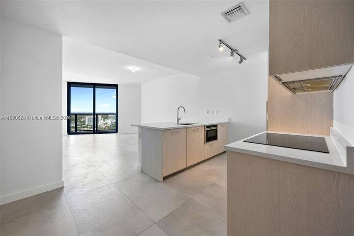 Property Photo:  501 NE 31st St 2110  FL 33137 