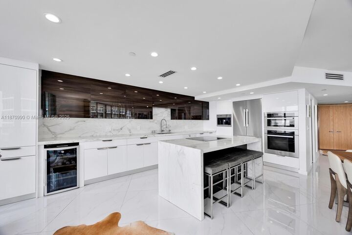 Property Photo:  2127 Brickell Ave 801  FL 33129 