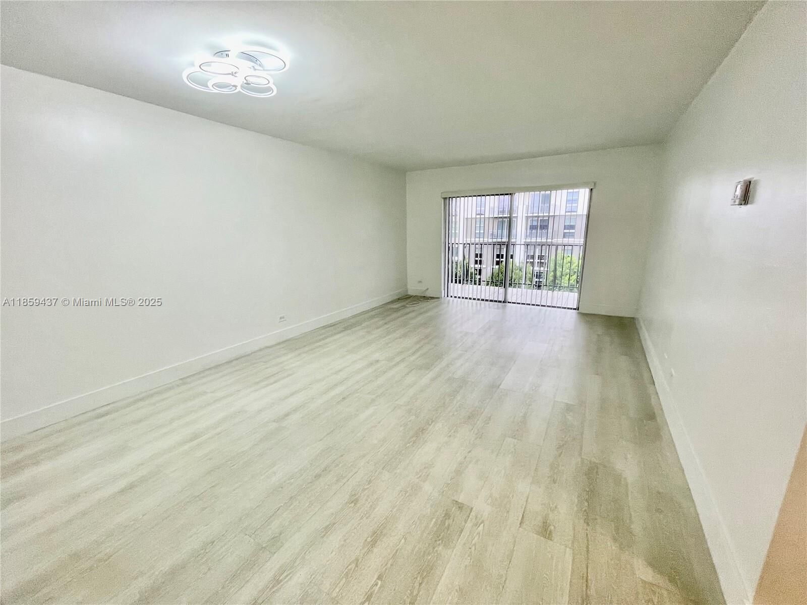 Property Photo: 8101 SW 72nd Ave 417W FL 33143