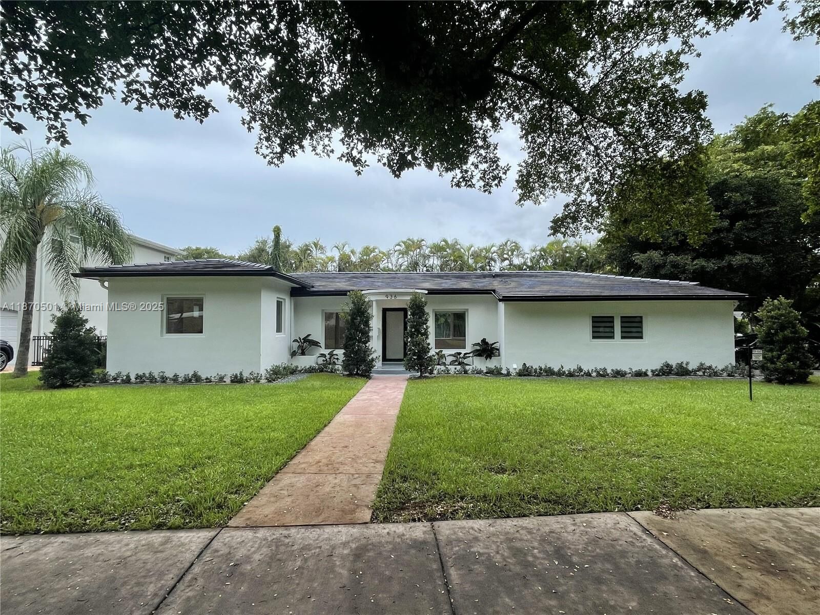 Property Photo:  936 S Alhambra Cir 0  FL 33146 