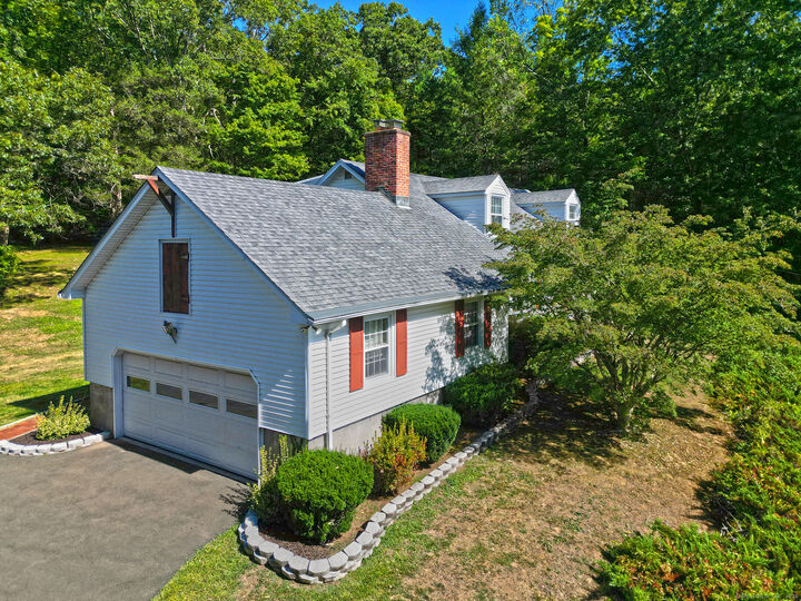 Property Photo:  1350 Mount Carmel Avenue  CT 06518 