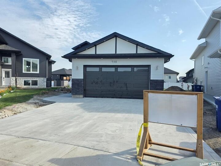 Property Photo: 738 Bentley Manor SK S7L 7N2