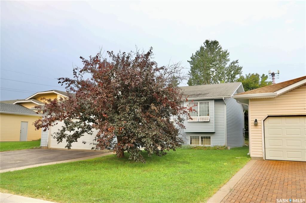 Property Photo:  3120 5th Avenue E  SK S6V 8C4 