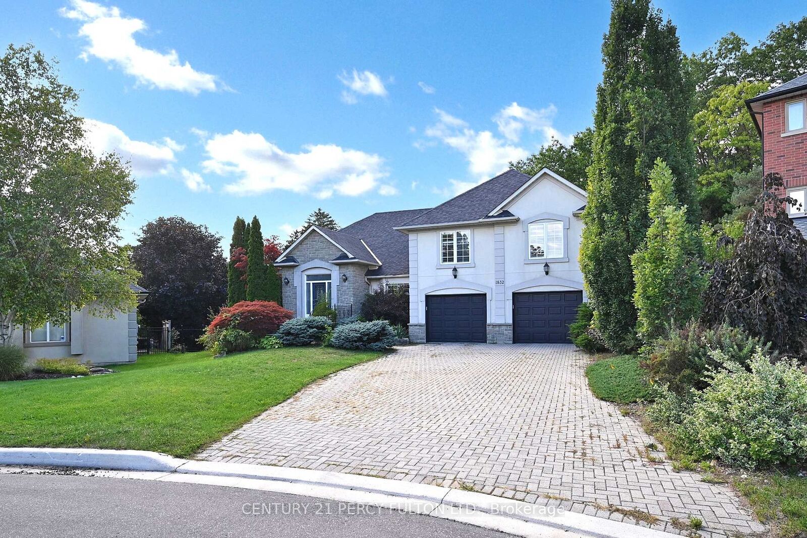 Property Photo:  1832 Chesbro Court  ON L5H 4H2 