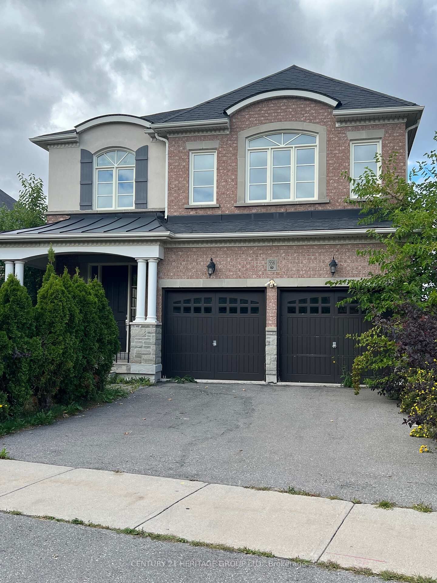 Photo de la propriété: 558 Ilan Ramon Boulevard ON L6A 0Z3