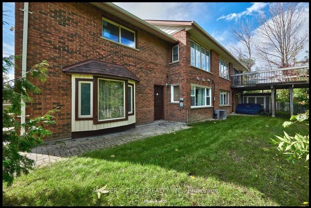 Property Photo: 286 Georgian Drive Unit 3 ON L4M 7B7
