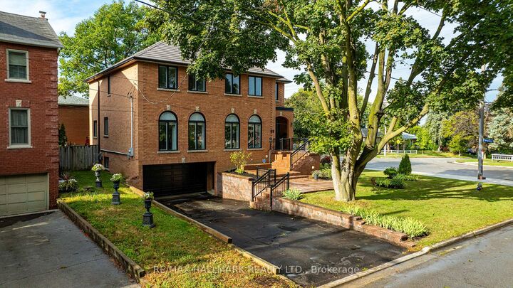 Photo de la propriété: 80 Dunstall Crescent ON M1E 3M4