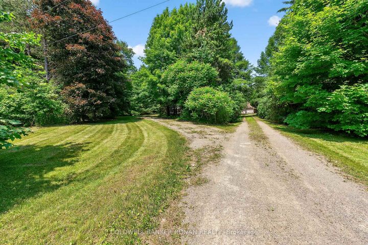 Photo de la propriété:  388055 Mono Center Road  ON L9W 6V8 