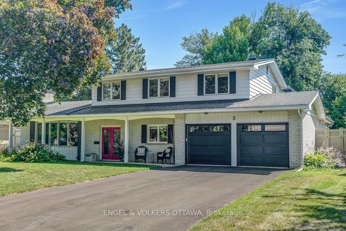 Property Photo: 3 Mohawk Crescent ON K2H 7G7
