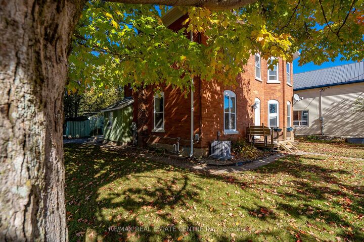 Property Photo:  154 Main Street W  ON L0N 1S3 