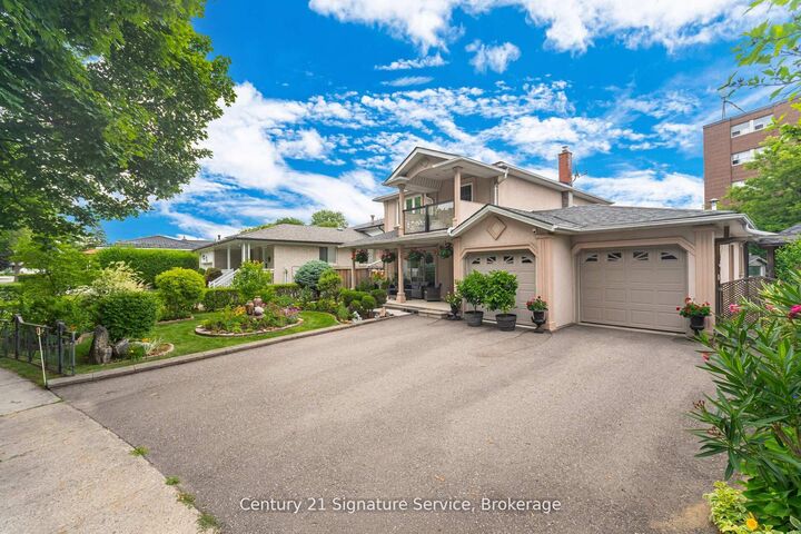 512 Selsey Drive  Mississauga ON L5A 1B9 photo