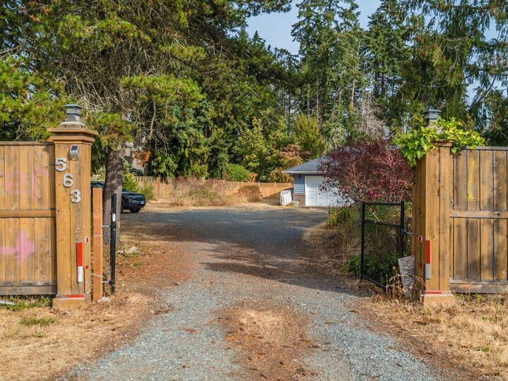 Photo de la propriété:  563 Island Hwy W  BC V9P 1C7 
