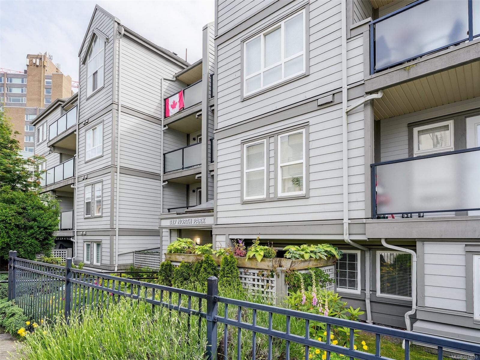 Property Photo:  827 North Park St 119  BC V8W 3Y3 