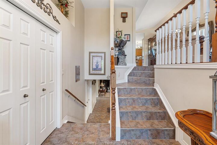 Property Photo:  4 Francesco Court  ON N8H 5M4 