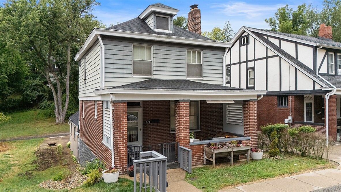 Property Photo:  916 Baldwin St  PA 15234 