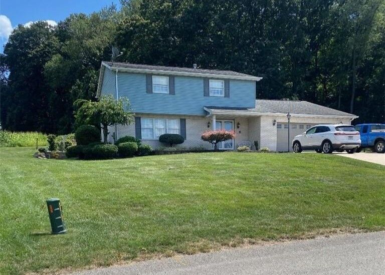 Property Photo: 728 Courtview PA 15601