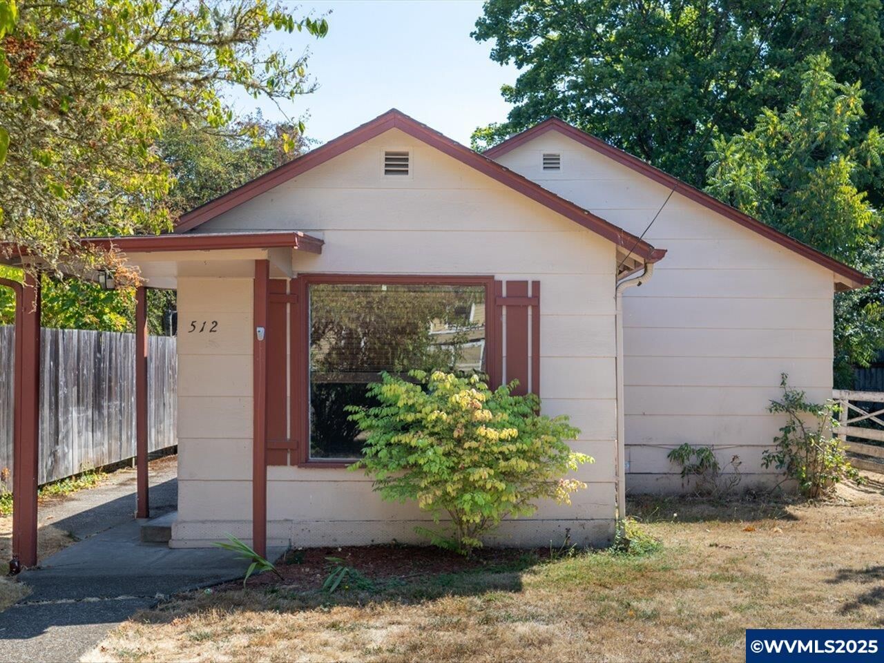 Property Photo:  512 SW 9th Av  OR 97321 