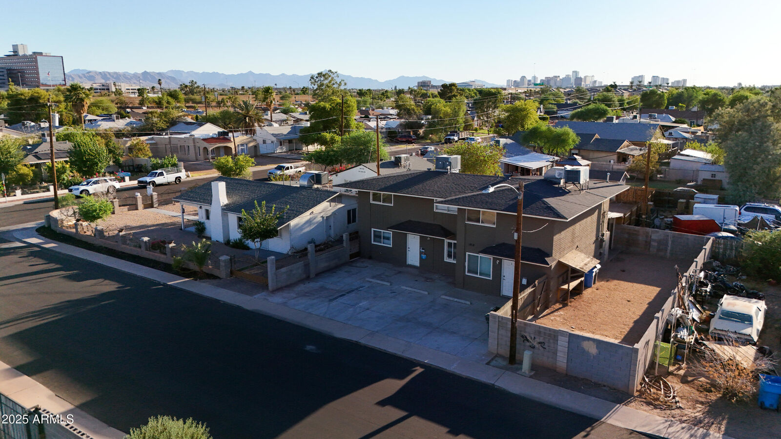 Property Photo: 2646 E Willetta Street AZ 85008