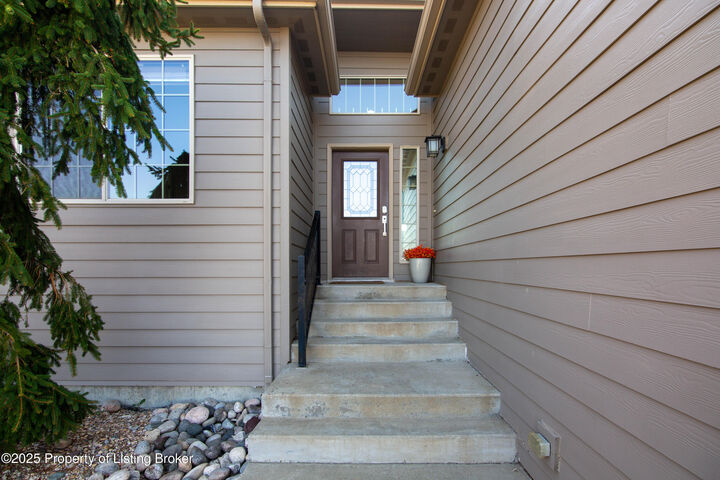 Property Photo:  986 Mustang Avenue  ND 58601 