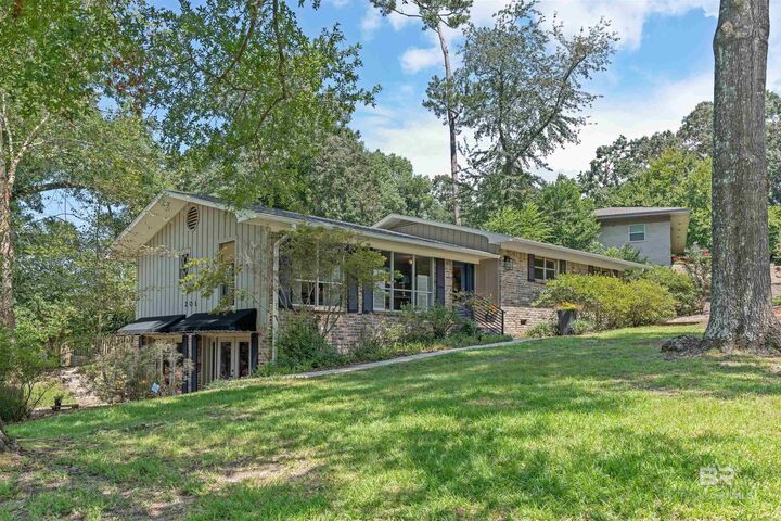 Property Photo:  201 Confederate Drive  AL 36527 